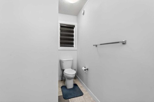 49 Redstone Heath Ne, Calgary, AB - Indoor Photo Showing Bathroom
