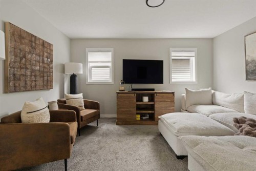 630 Kingsmere Way Se, Airdrie, AB - Indoor Photo Showing Living Room