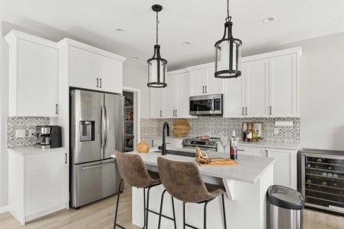 630 Kingsmere Way Se, Airdrie, AB - Indoor Photo Showing Kitchen With Upgraded Kitchen