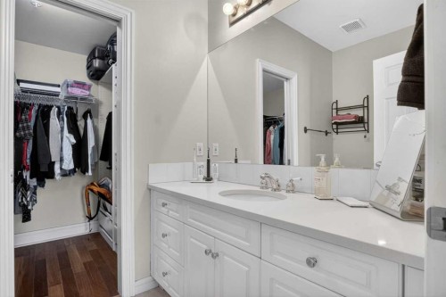 205-2 14 Street Nw, Calgary, AB - Indoor Photo Showing Bathroom