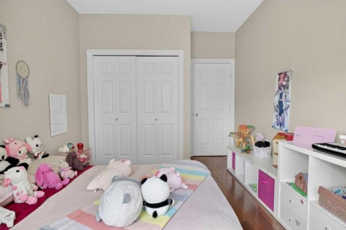 205-2 14 Street Nw, Calgary, AB - Indoor Photo Showing Bedroom