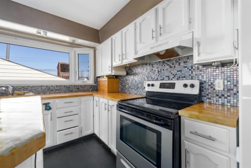 48 Franklin Drive Se, Calgary, AB - Indoor Photo Showing Kitchen