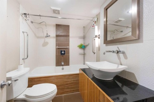 48 Franklin Drive Se, Calgary, AB - Indoor Photo Showing Bathroom