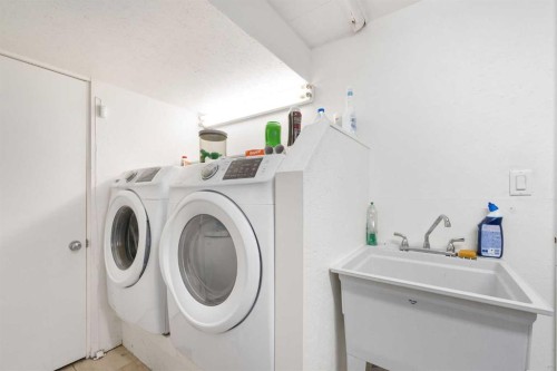 48 Franklin Drive Se, Calgary, AB - Indoor Photo Showing Laundry Room