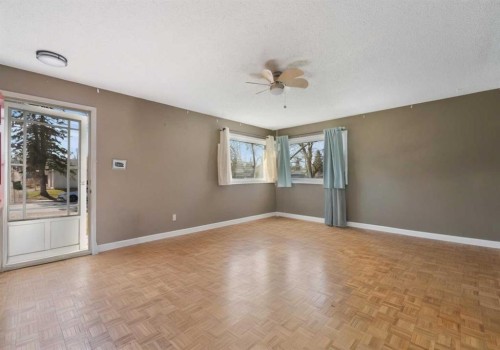 48 Franklin Drive Se, Calgary, AB - Indoor Photo Showing Other Room
