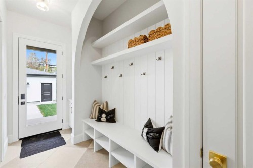 703 35 Street Nw, Calgary, AB - Indoor Photo Showing Other Room
