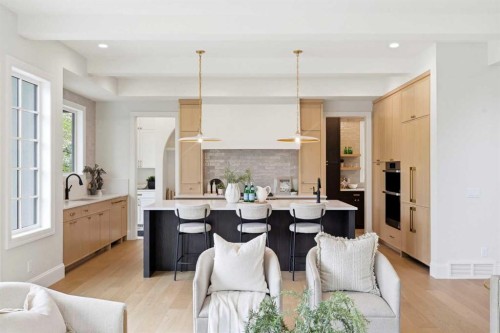 703 35 Street Nw, Calgary, AB - Indoor
