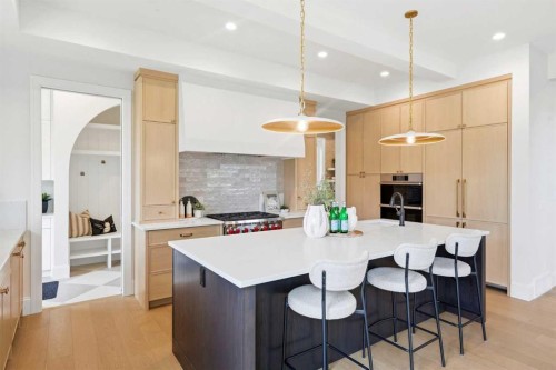 703 35 Street Nw, Calgary, AB - Indoor Photo Showing Other Room