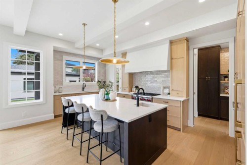 703 35 Street Nw, Calgary, AB - Indoor Photo Showing Other Room