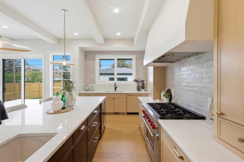 703 35 Street Nw, Calgary, AB - Indoor Photo Showing Kitchen With Upgraded Kitchen