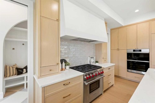 703 35 Street Nw, Calgary, AB - Indoor Photo Showing Kitchen