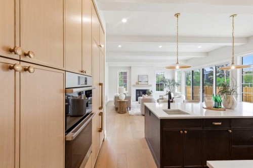 703 35 Street Nw, Calgary, AB - Indoor Photo Showing Kitchen With Upgraded Kitchen
