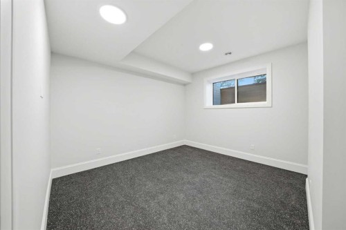 703 35 Street Nw, Calgary, AB - Indoor Photo Showing Other Room