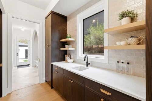 703 35 Street Nw, Calgary, AB - Indoor