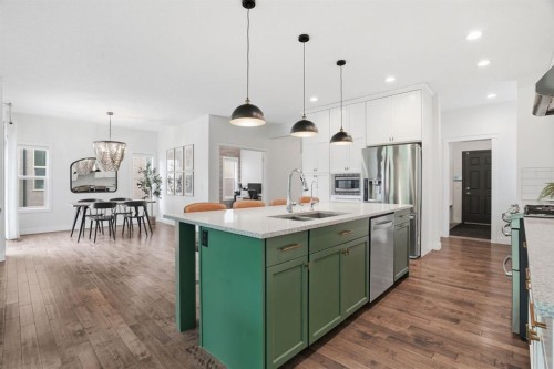37 Walden Park Se, Calgary, AB - Indoor Photo Showing Kitchen With Double Sink With Upgraded Kitchen