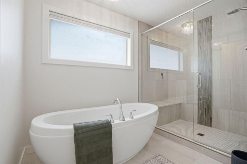 37 Walden Park Se, Calgary, AB - Indoor Photo Showing Bathroom