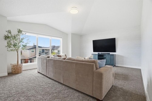 37 Walden Park Se, Calgary, AB - Indoor Photo Showing Living Room