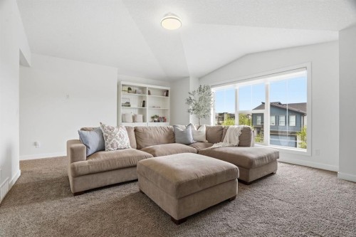 37 Walden Park Se, Calgary, AB - Indoor Photo Showing Living Room