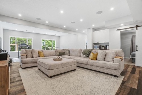 37 Walden Park Se, Calgary, AB - Indoor Photo Showing Living Room
