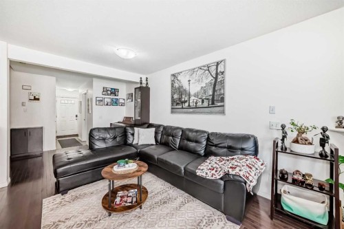 65 Spring Meadows Bay, Okotoks, AB - Indoor Photo Showing Living Room