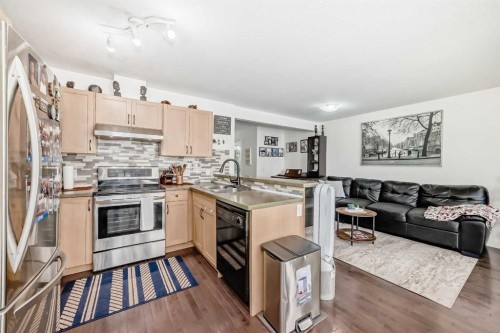 65 Spring Meadows Bay, Okotoks, AB - Indoor Photo Showing Kitchen
