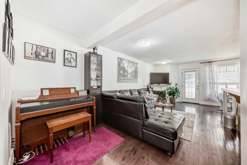 65 Spring Meadows Bay, Okotoks, AB - Indoor Photo Showing Living Room