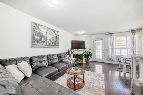 65 Spring Meadows Bay, Okotoks, AB - Indoor Photo Showing Living Room
