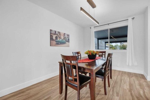 22 Sandstone Crescent Se, Airdrie, AB - Indoor Photo Showing Dining Room