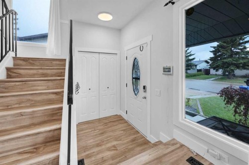 22 Sandstone Crescent Se, Airdrie, AB - Indoor Photo Showing Other Room