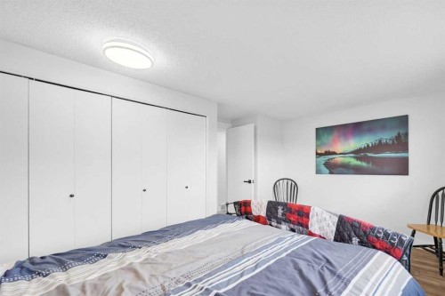 22 Sandstone Crescent Se, Airdrie, AB - Indoor Photo Showing Bedroom