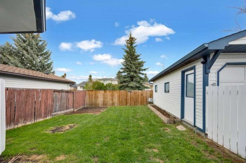 22 Sandstone Crescent Se, Airdrie, AB - Outdoor