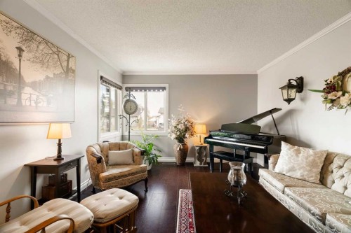 18 Moberly Crescent, Fort Mcmurray, AB - Indoor Photo Showing Living Room