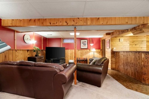 18 Moberly Crescent, Fort Mcmurray, AB - Indoor Photo Showing Living Room