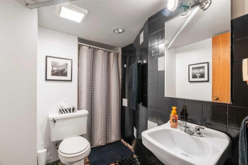 18 Moberly Crescent, Fort Mcmurray, AB - Indoor Photo Showing Bathroom