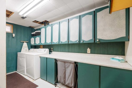 18 Moberly Crescent, Fort Mcmurray, AB - Indoor Photo Showing Laundry Room