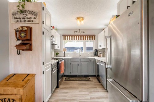 18 Moberly Crescent, Fort Mcmurray, AB - Indoor Photo Showing Kitchen