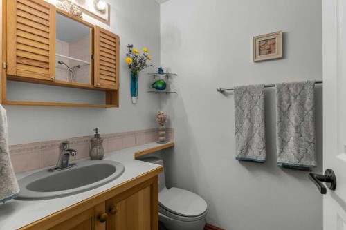 146 Cougar Point Road, Canmore, AB - Indoor Photo Showing Bathroom