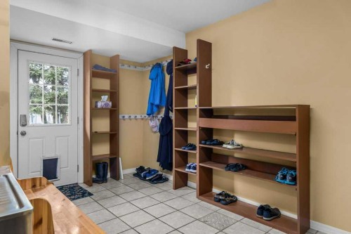 146 Cougar Point Road, Canmore, AB - Indoor
