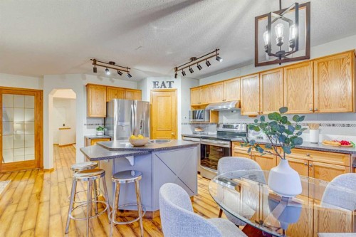 268 Mt Brewster Circle Se, Calgary, AB - Indoor Photo Showing Kitchen With Double Sink
