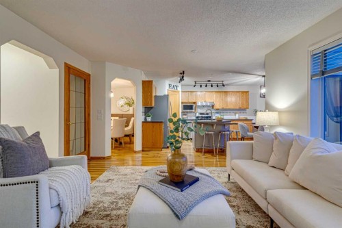 268 Mt Brewster Circle Se, Calgary, AB - Indoor Photo Showing Living Room