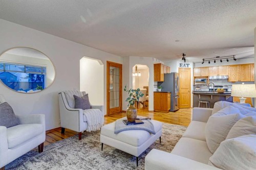 268 Mt Brewster Circle Se, Calgary, AB - Indoor Photo Showing Living Room