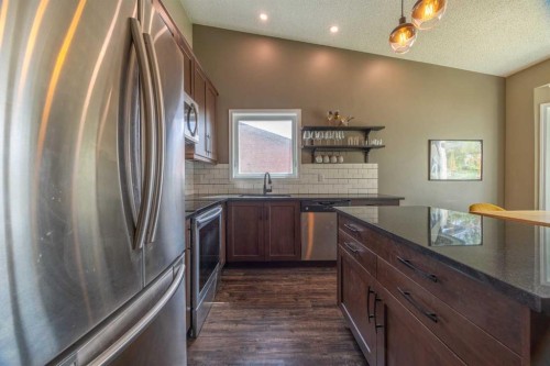 6716 Ranchview Drive Nw, Calgary, AB - Indoor Photo Showing Kitchen With Upgraded Kitchen