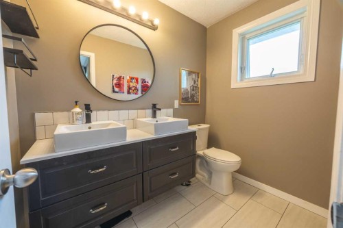 6716 Ranchview Drive Nw, Calgary, AB - Indoor Photo Showing Bathroom