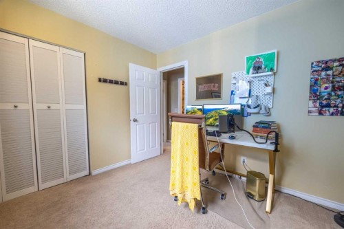 6716 Ranchview Drive Nw, Calgary, AB - Indoor Photo Showing Other Room