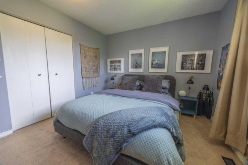 6716 Ranchview Drive Nw, Calgary, AB - Indoor Photo Showing Bedroom