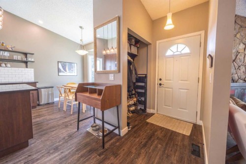 6716 Ranchview Drive Nw, Calgary, AB - Indoor Photo Showing Other Room