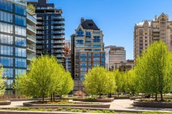 602-110 7 Street SW Calgary, AB T2P 5M9