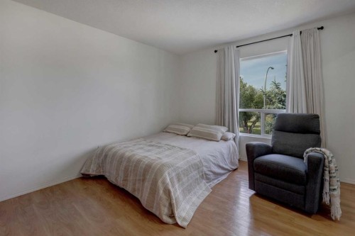 10-707 Westmount Drive, Strathmore, AB - Indoor Photo Showing Bedroom