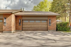 9-68 Baycrest Place SW Calgary, AB T2V 0K6