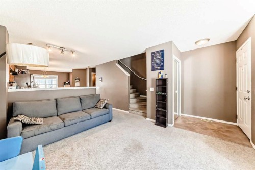 80 Elgin Gardens Se, Calgary, AB - Indoor Photo Showing Living Room